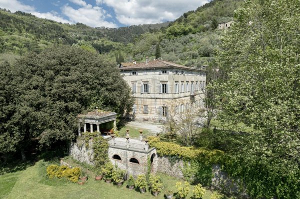 villa in vendita a Lucca in zona Cappella
