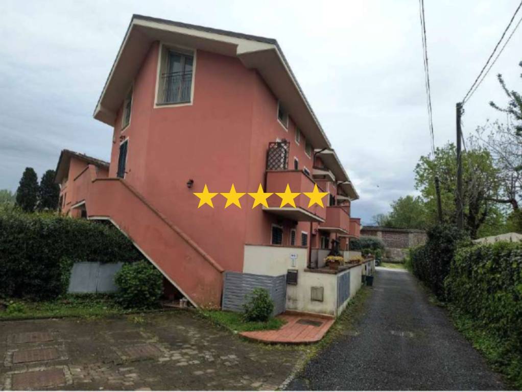 appartamento in vendita a Lucca in zona zona Mugnano