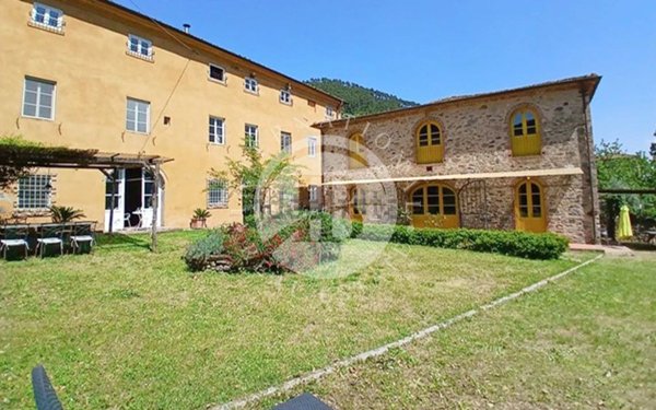 casa indipendente in vendita a Lucca