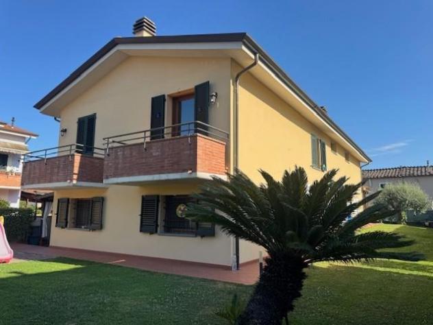 casa indipendente in vendita a Lucca in zona San Pietro a Vico