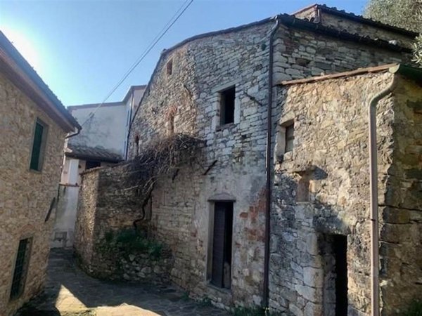 casa indipendente in vendita a Lucca in zona Piazza di Brancoli