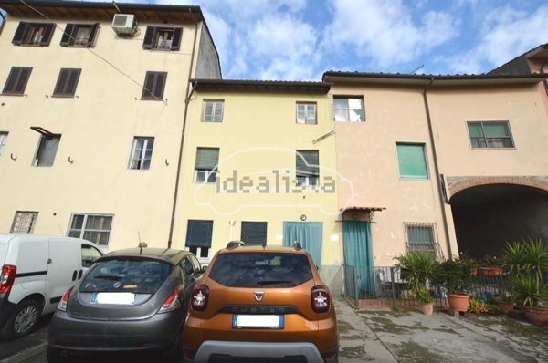intera palazzina in vendita a Lucca in zona Centro Città