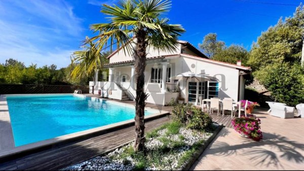 casa indipendente in vendita a Lucca in zona Monte San Quirico