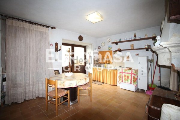 casa indipendente in vendita a Lucca in zona Santa Maria del Giudice