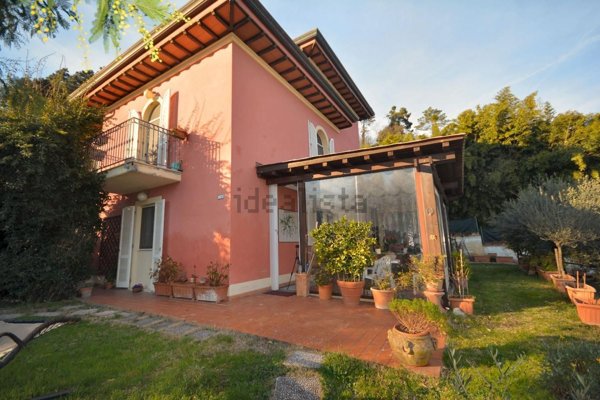 casa indipendente in vendita a Lucca in zona Nozzano