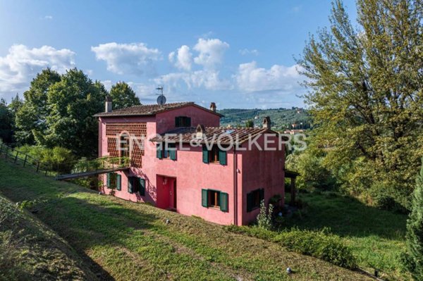 casa indipendente in vendita a Lucca