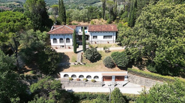 casa indipendente in vendita a Lucca in zona Centro Città