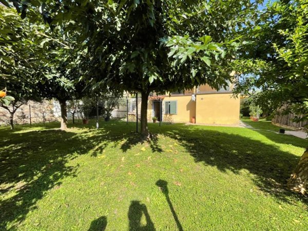 casa indipendente in vendita a Lucca in zona Pontetetto