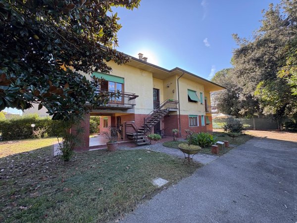 casa indipendente in vendita a Lucca in zona Monte San Quirico