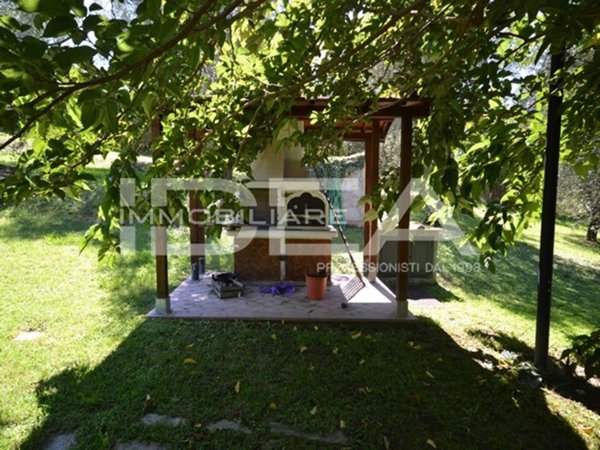 casa indipendente in vendita a Lucca
