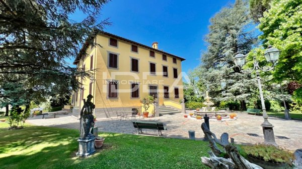 casa indipendente in vendita a Lucca in zona Centro Città