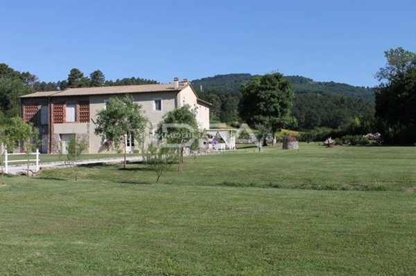casa indipendente in vendita a Lucca in zona Centro Città