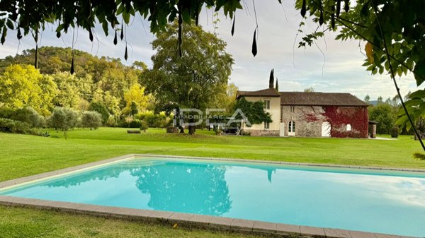 casa indipendente in vendita a Lucca in zona Centro Città