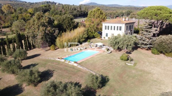 casa indipendente in vendita a Lucca in zona Centro Città