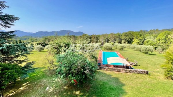 casa indipendente in vendita a Lucca in zona Centro Città