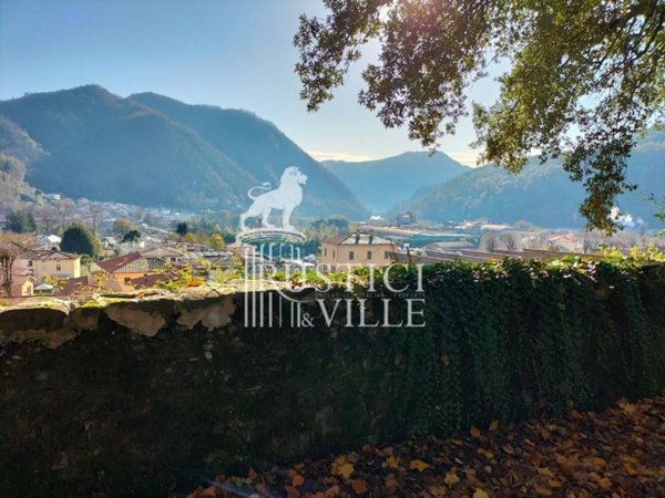 villa in vendita a Lucca in zona Centro Città