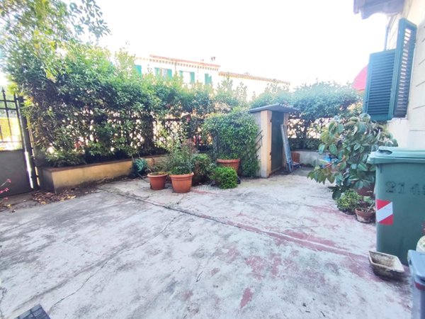 casa indipendente in vendita a Lucca in zona zona San Vito
