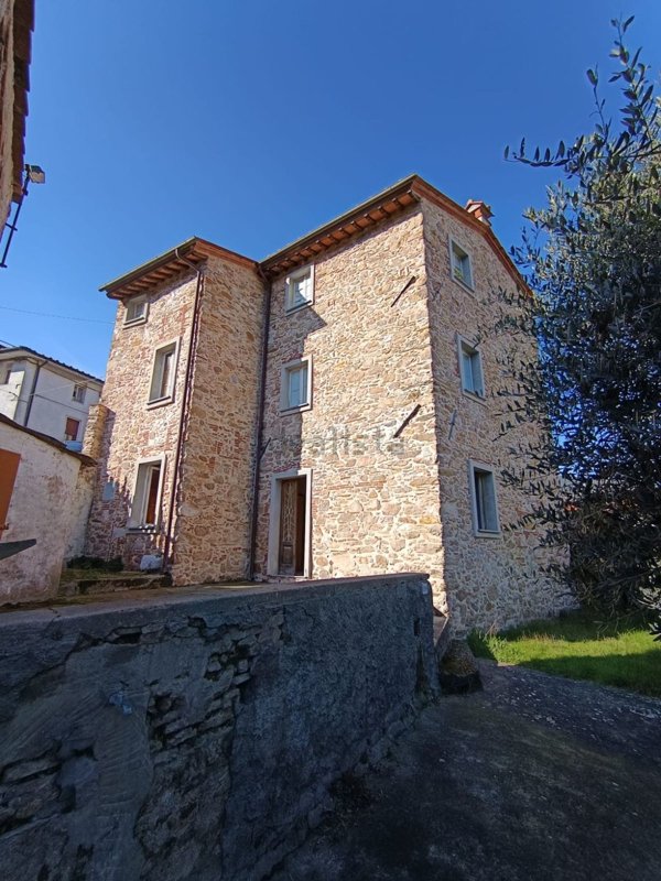 casa indipendente in vendita a Lucca in zona Santa Maria del Giudice