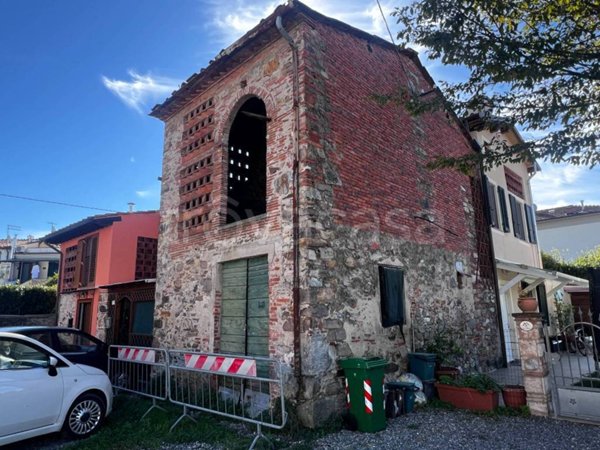 casa indipendente in vendita a Lucca in zona zona San Vito