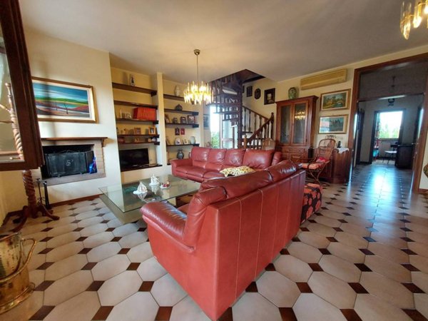 casa indipendente in vendita a Lucca in zona Monte San Quirico