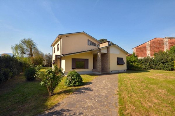 casa indipendente in vendita a Lucca in zona Nave