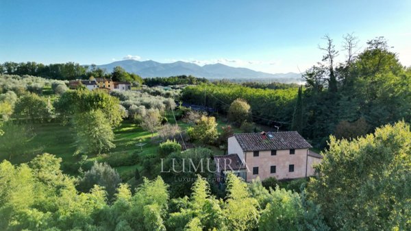 casa indipendente in vendita a Lucca in zona Ponte a Moriano