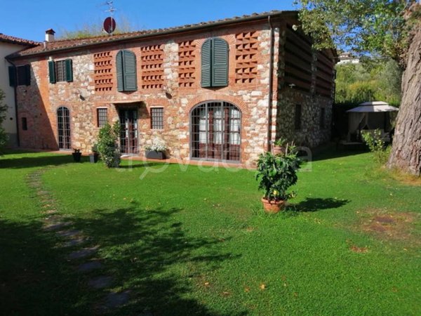 casale in vendita a Lucca in zona Centro Città