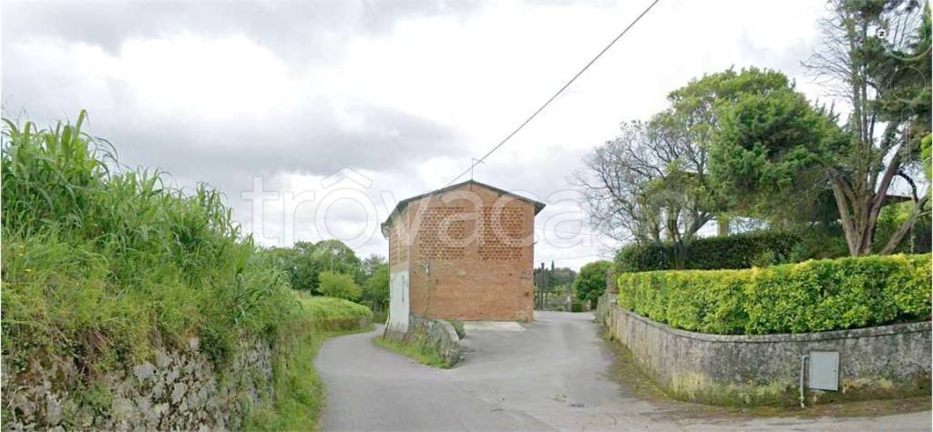 casa indipendente in vendita a Lucca in zona Fagnano