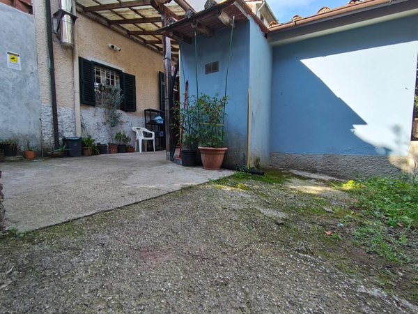 casa indipendente in vendita a Lucca in zona Centro Città