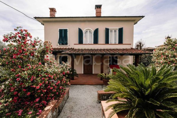 casa indipendente in vendita a Lucca in zona zona SS. Annunziata