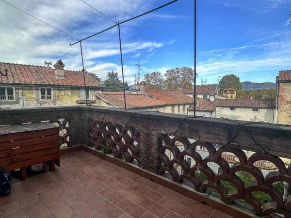 appartamento in vendita a Lucca in zona Centro Città