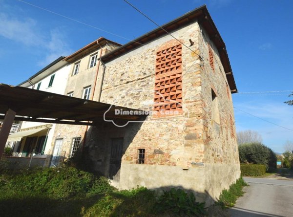 casa indipendente in vendita a Lucca in zona zona Sorbano