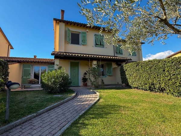 casa indipendente in vendita a Lucca in zona Torre