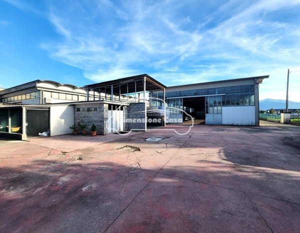 locale di sgombero in vendita a Lucca in zona zona Antraccoli