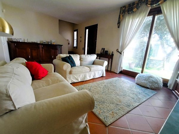 casa indipendente in vendita a Lucca in zona Nave