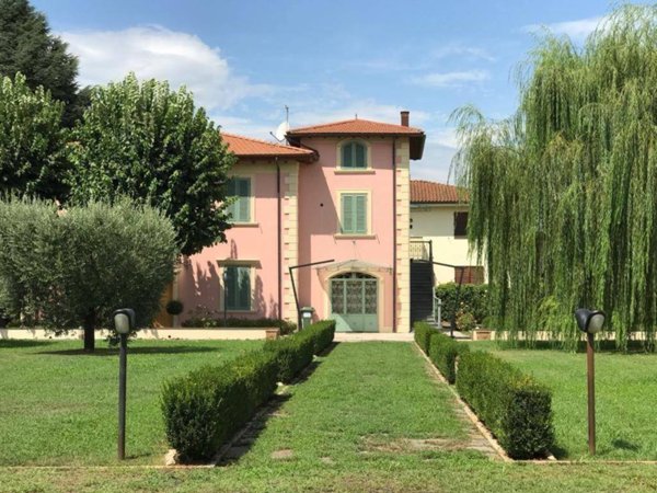 casa indipendente in vendita a Lucca in zona Centro Città