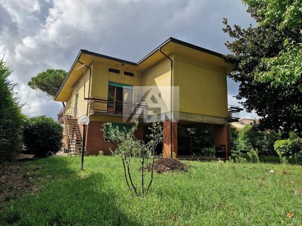 casa indipendente in vendita a Lucca in zona Monte San Quirico
