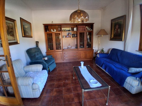 casa indipendente in vendita a Lucca in zona Ponte San Pietro