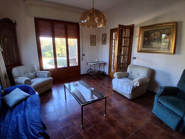 casa indipendente in vendita a Lucca