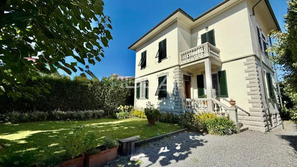casa indipendente in vendita a Lucca in zona zona San Marco