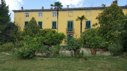 villa in vendita a Lucca in zona Centro Città