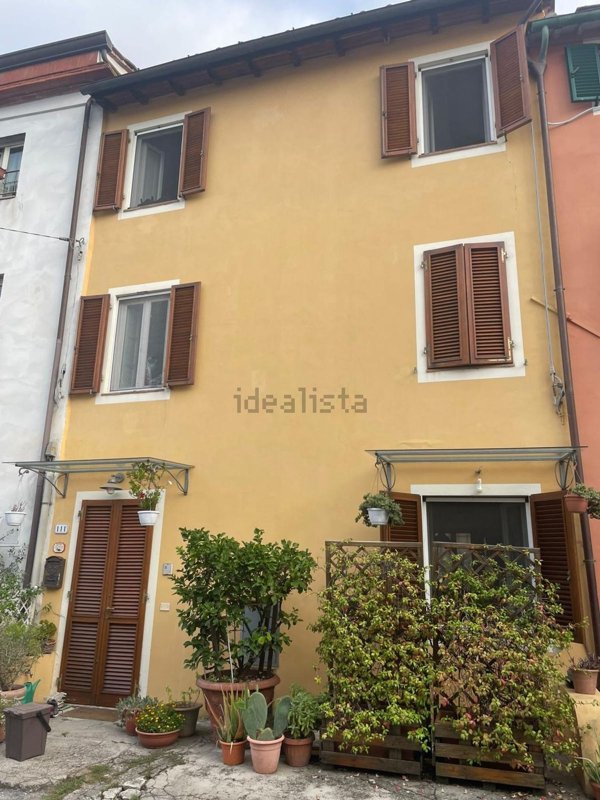 casa indipendente in vendita a Lucca