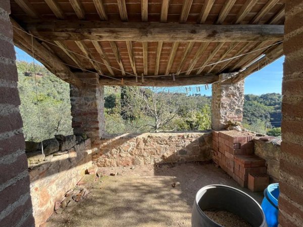 casa indipendente in vendita a Lucca in zona Monte San Quirico