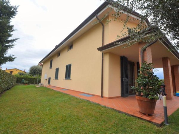 casa indipendente in vendita a Lucca in zona San Pietro a Vico