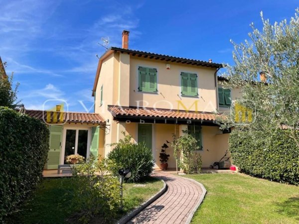 casa indipendente in vendita a Lucca in zona Monte San Quirico