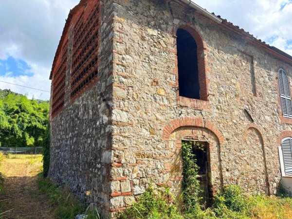 casa indipendente in vendita a Lucca in zona Maggiano