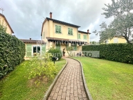 casa indipendente in vendita a Lucca in zona Centro Città
