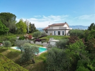 casa indipendente in vendita a Lucca in zona Centro Città