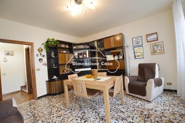 casa indipendente in vendita a Lucca in zona Meati