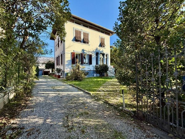 casa indipendente in vendita a Lucca in zona Ponte a Moriano